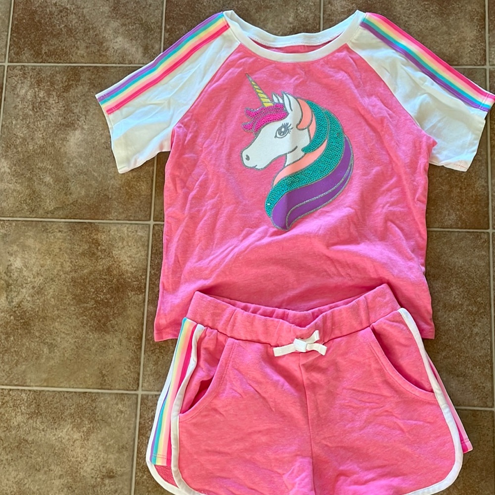 GIRLS SHORTS AND TOP OUTFIT! BRAND NEW!
